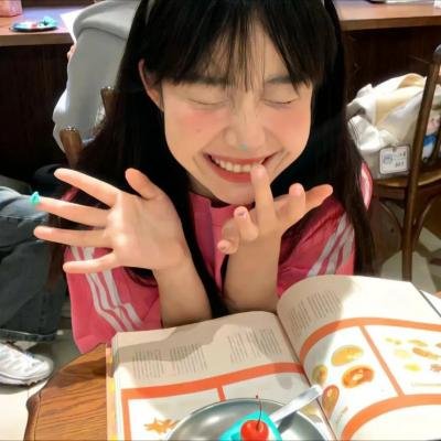 穿风信子蓝的少女
